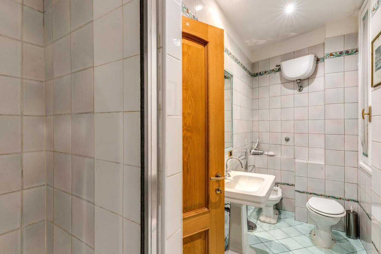 Lovely Flat By The Trevi Fountain Appartement Rome Buitenkant foto
