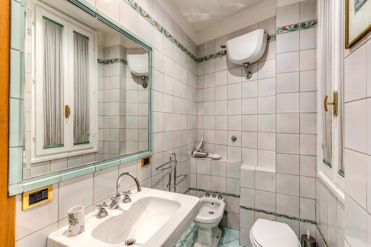 Lovely Flat By The Trevi Fountain Appartement Rome Buitenkant foto