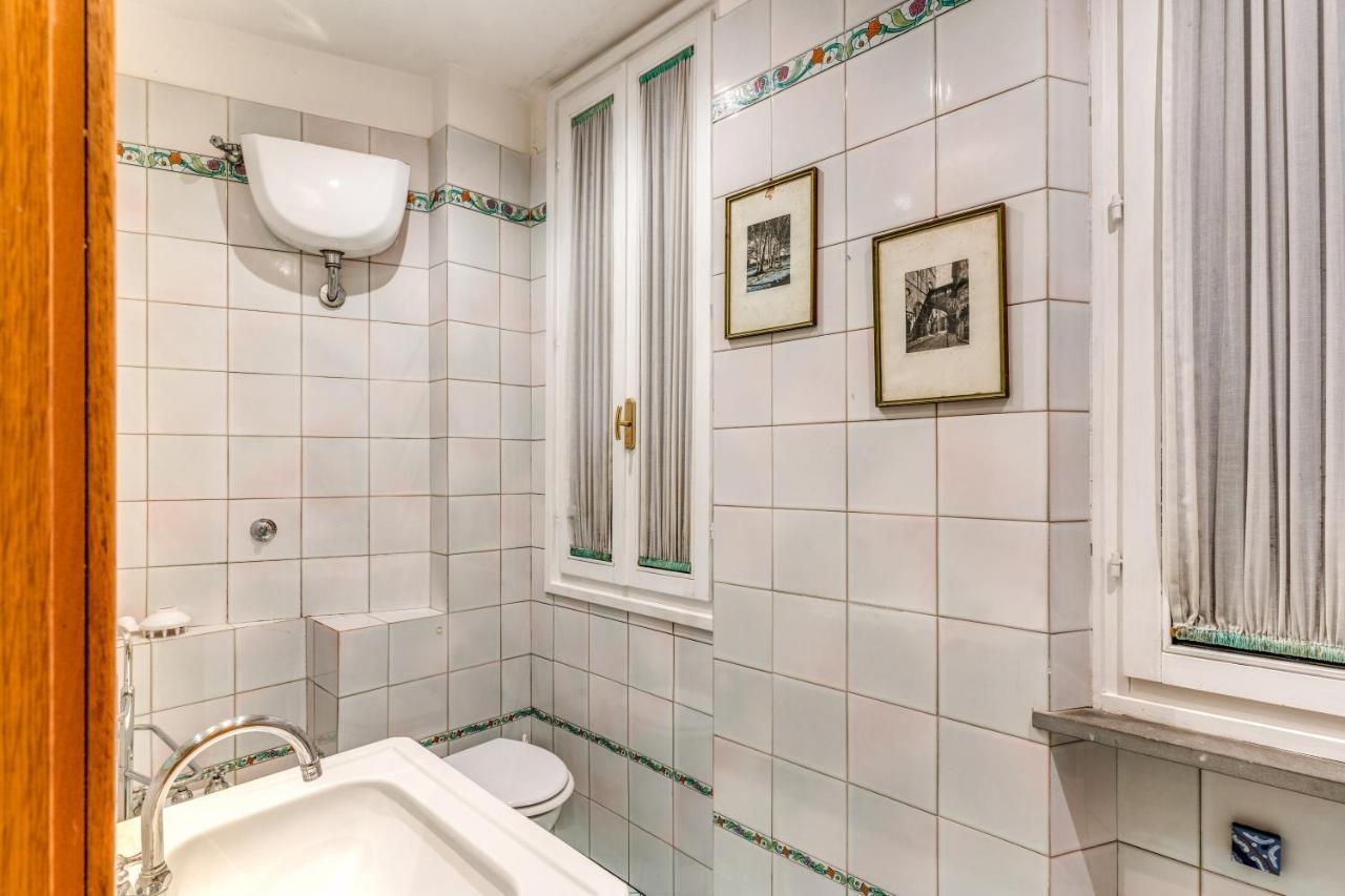 Lovely Flat By The Trevi Fountain Appartement Rome Buitenkant foto