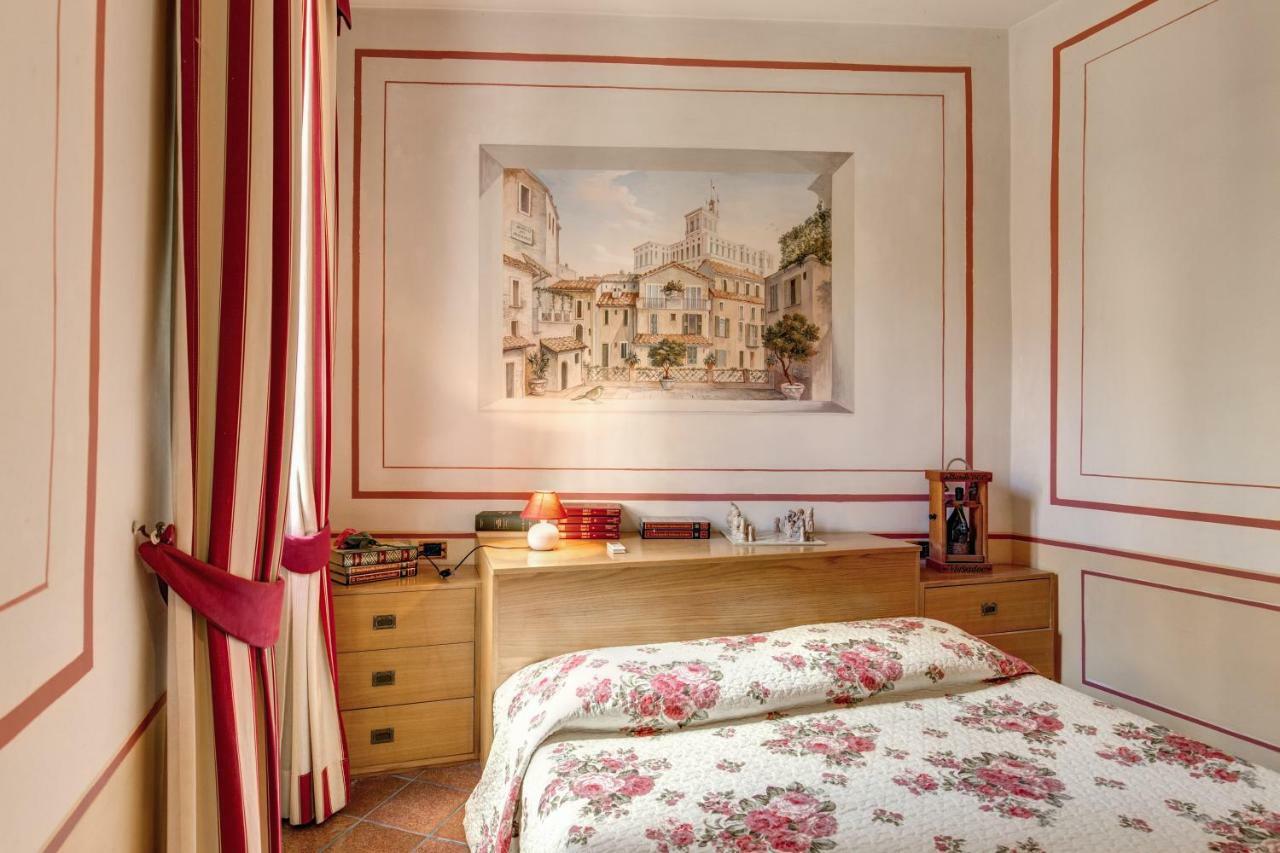 Lovely Flat By The Trevi Fountain Appartement Rome Buitenkant foto