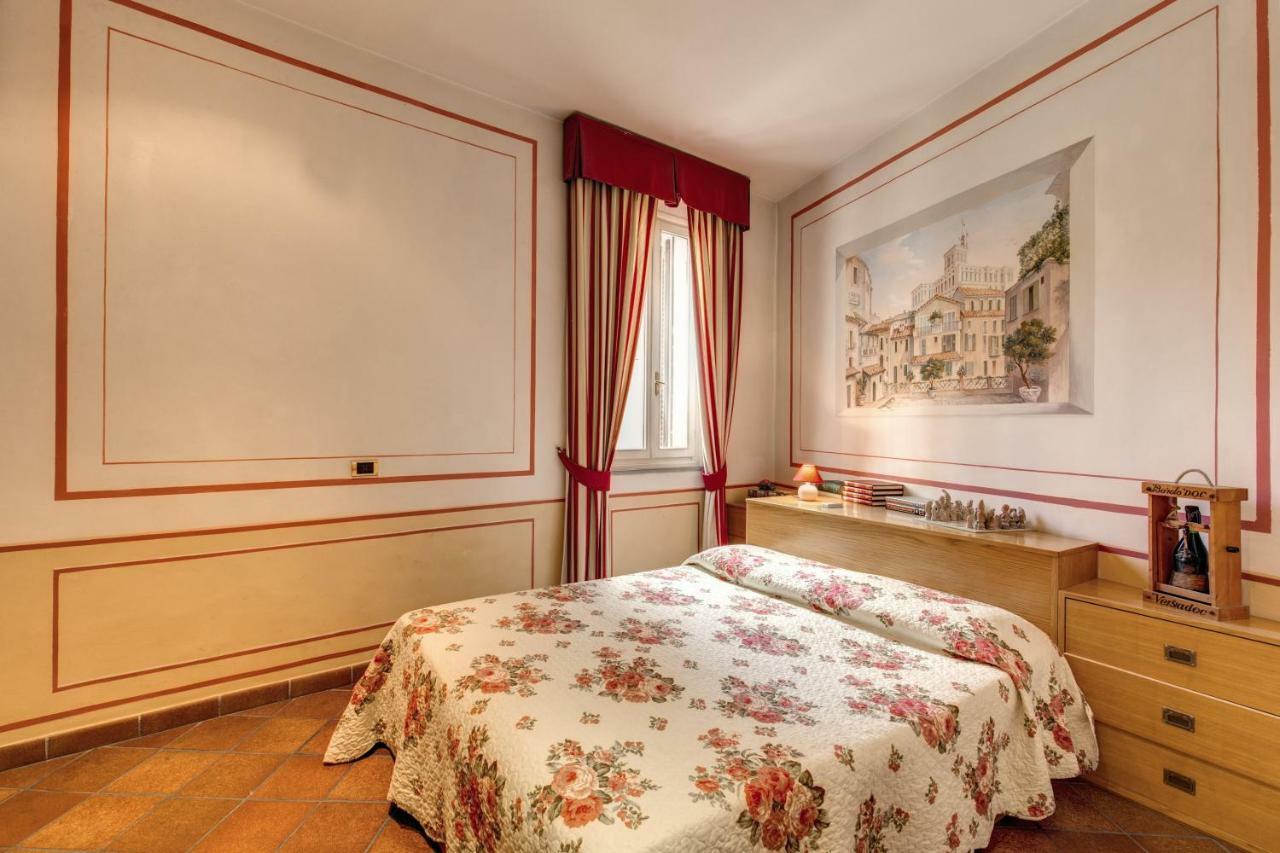 Lovely Flat By The Trevi Fountain Appartement Rome Buitenkant foto