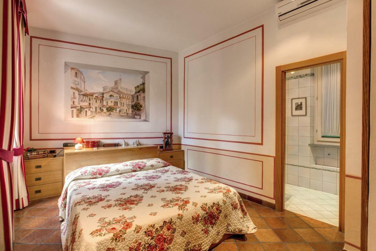 Lovely Flat By The Trevi Fountain Appartement Rome Buitenkant foto