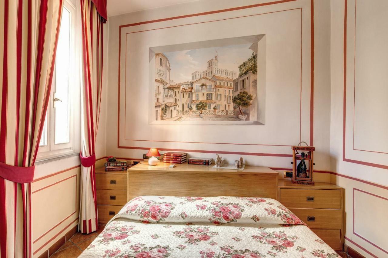 Lovely Flat By The Trevi Fountain Appartement Rome Buitenkant foto