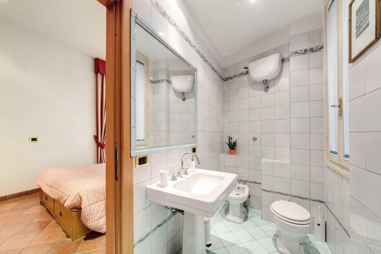Lovely Flat By The Trevi Fountain Appartement Rome Buitenkant foto